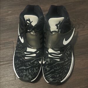 Nike Men Black and White Patterned Sneakers